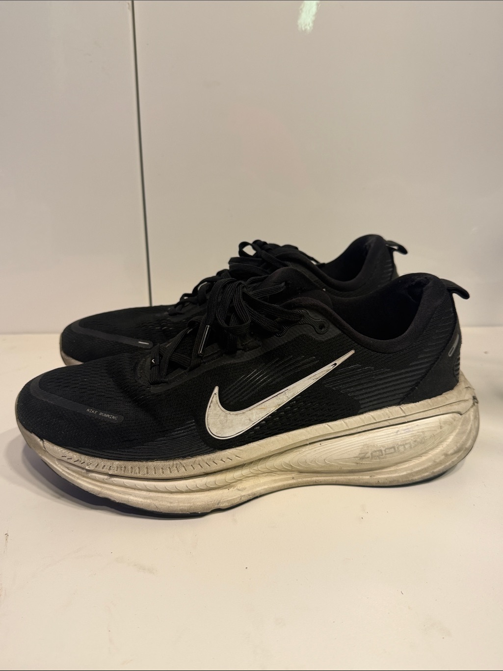 Used Men’s Nike Black And White Zoom Cushion Running Sneakers Vomero 18 Sz 11